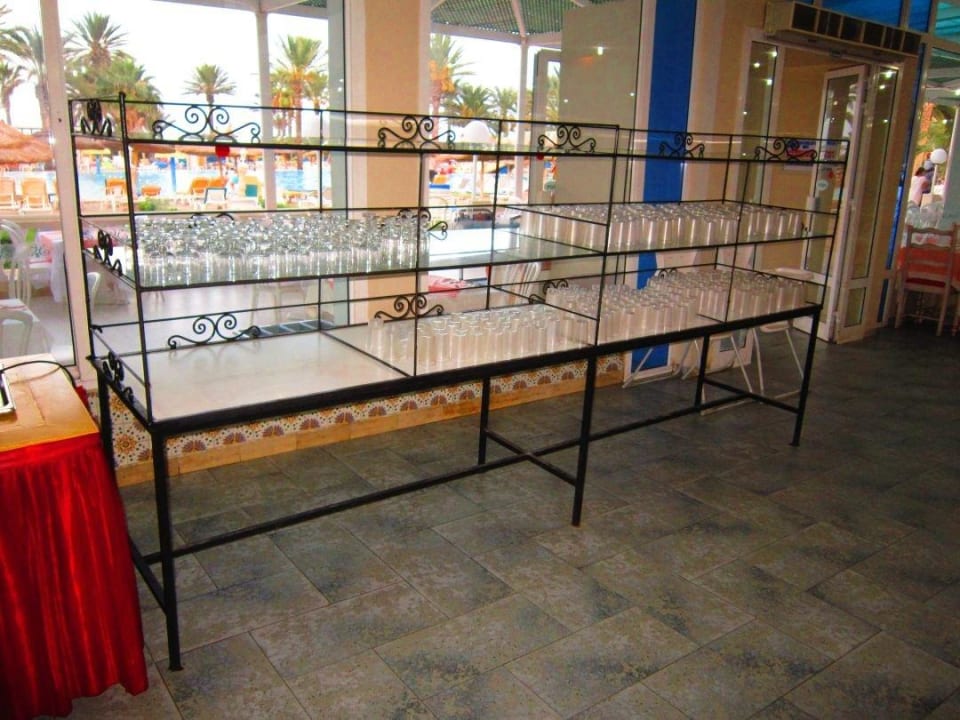 Gläser, oft nicht sehr sauber Houda Golf & Beach Club