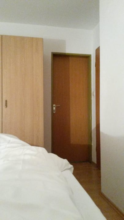 Badezimmertür mit Schloß außen Pension Edelweiss