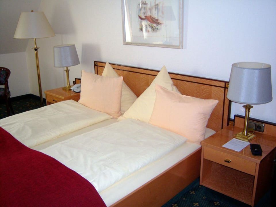 Doppelzimmer/Bett Hotel Halm Konstanz
