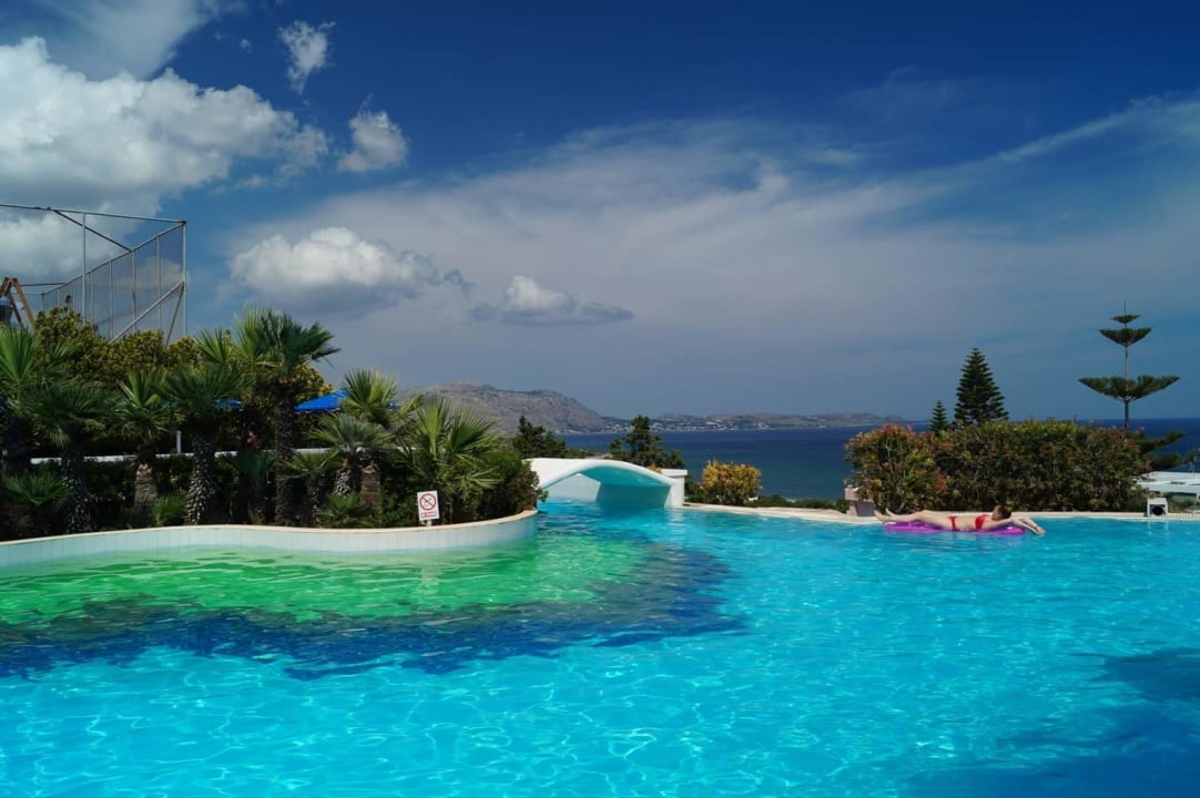 Przy basenie Mitsis Rodos Village