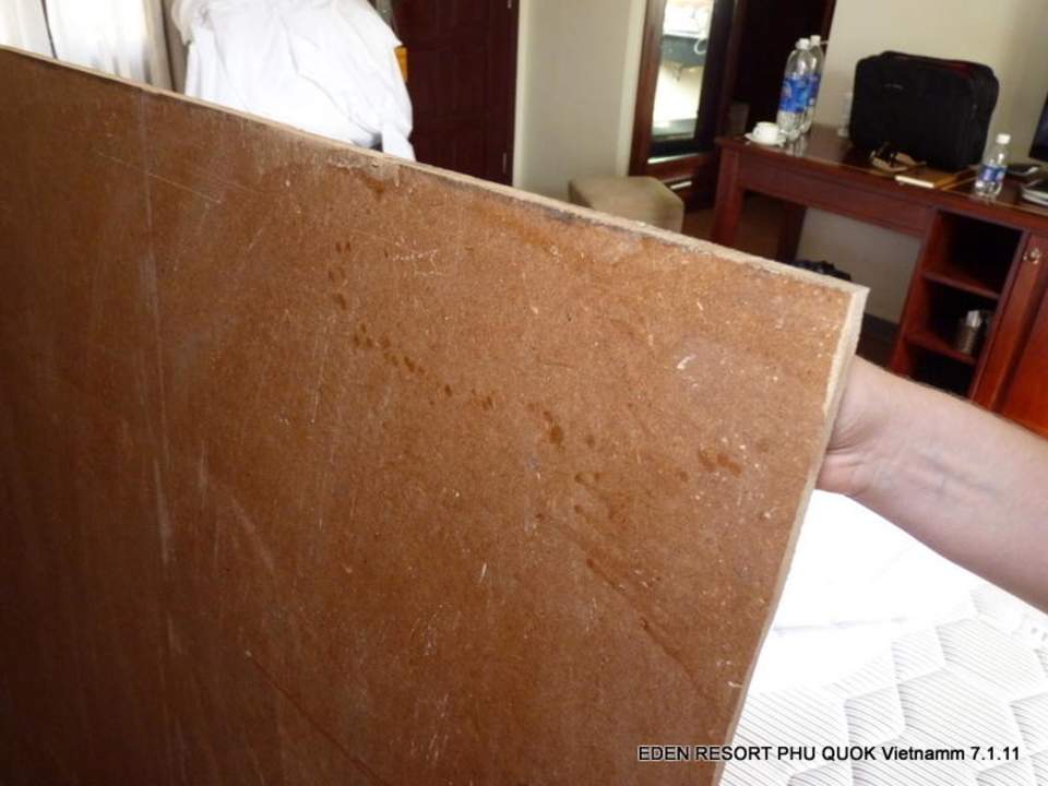 Holzplatten im Bett mit Schimmel Eden Resort Phu Quoc
