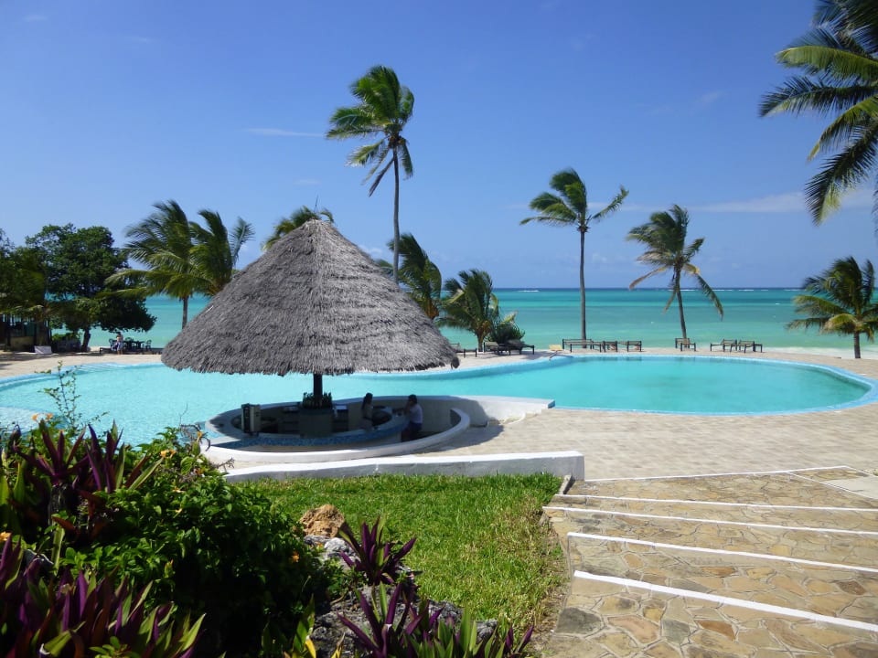 Pool Karafuu Beach Resort & Spa