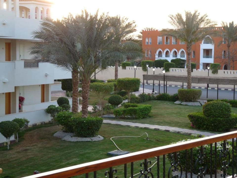 Blick aus der Tür unseres Zimmers 4251 Pickalbatros Dana Beach Resort - Hurghada
