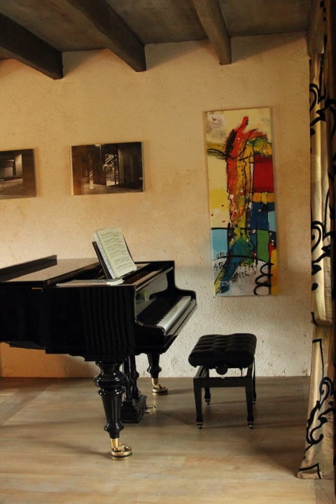 Blüthner Flügel und Kunstausstellung Gästezimmer Les Pensées d'Or