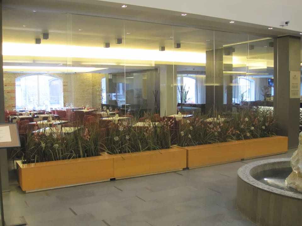 Sieht aus der Lobby sehr vielversprechend aus. Hotel Metropol