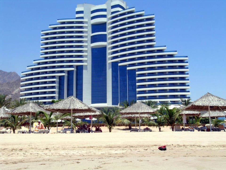 Vom Meer aus. Hotel Le Meridien Al Aqah Beach Resort