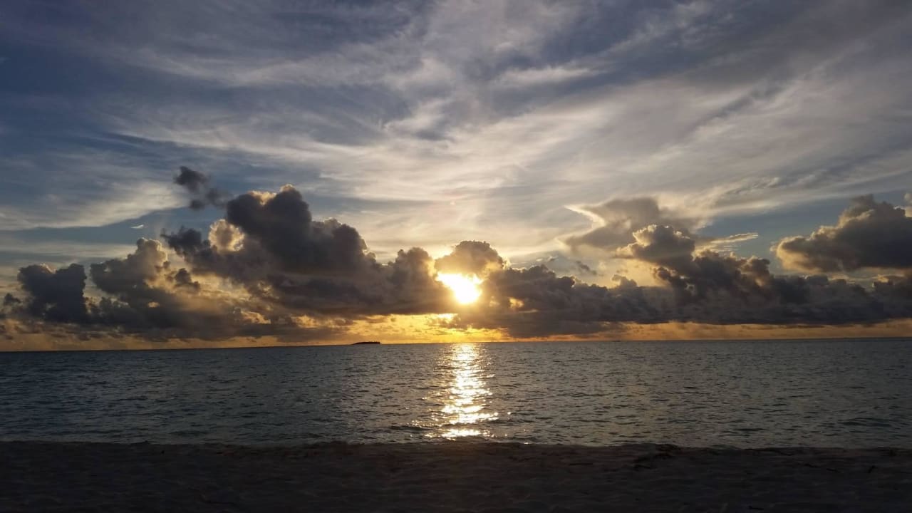 Sonnenuntergang Meeru Maldives Resort Island