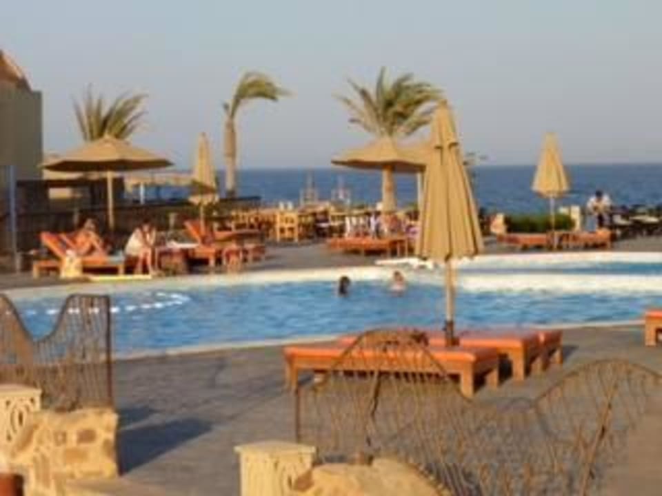 Pool Rohanou Beach Resort