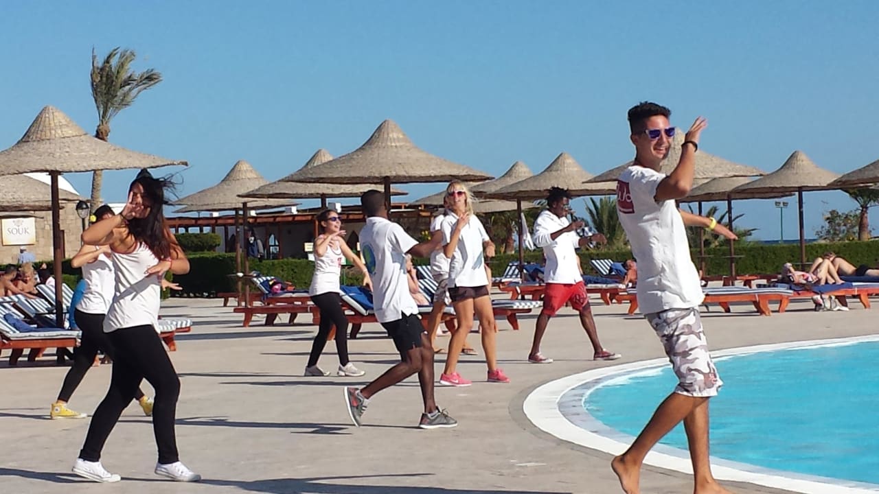 Animation am Pool Hotel Gorgonia Beach Resort