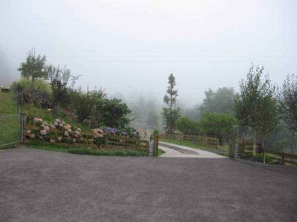 Zufahrt zum Haus Bed & Breakfast Simply the Best