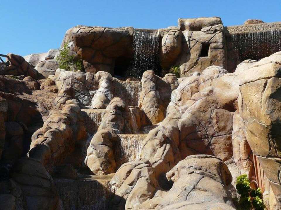 Kaskadowe baseny hotelu Hotel Hauza Beach Resort