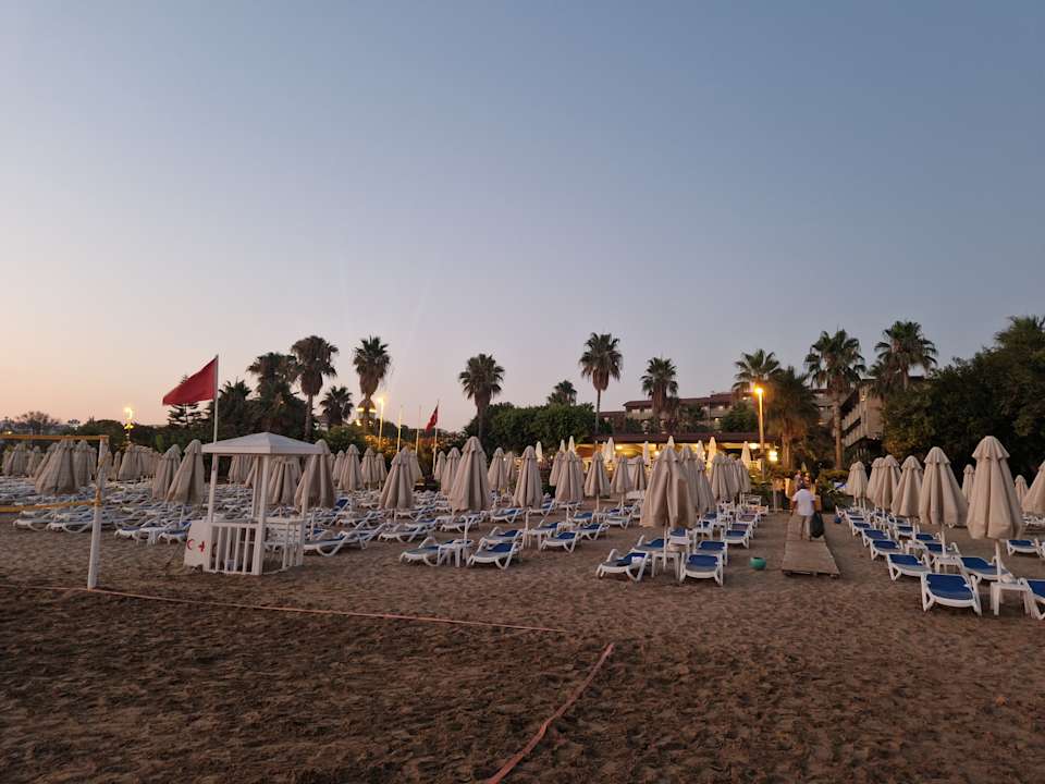 Strand Hotel Grand Side