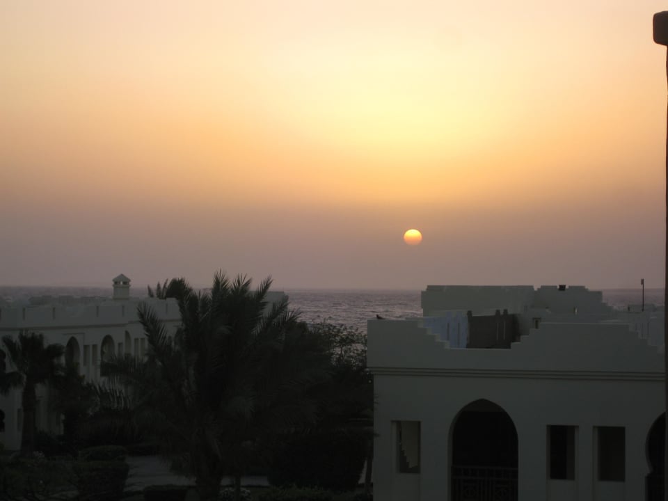 Sonnenaufgang  Charmillion Sea Life Resort