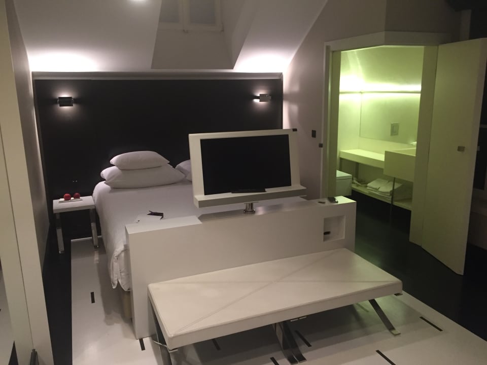 Zimmer Hotel Blow Up Hall 5050