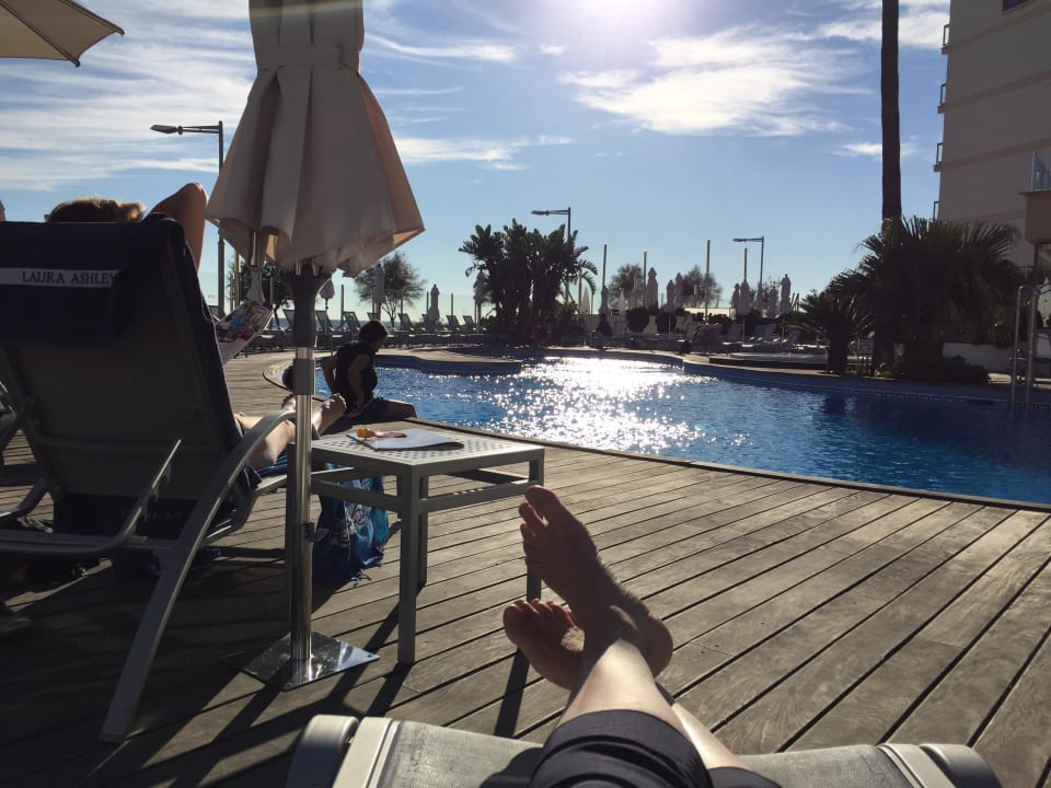 Gepflegter Poolbereich mit angenehmer Atmosphäre AluaSoul Palma