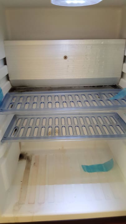 Leere Minibar - nicht mal Wasser Coral Hills Resorts & SPA