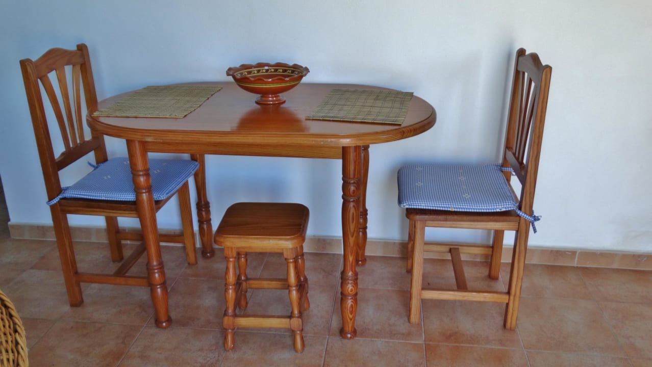 Stühle und Tisch in der Wohnküche Casa El Somadero