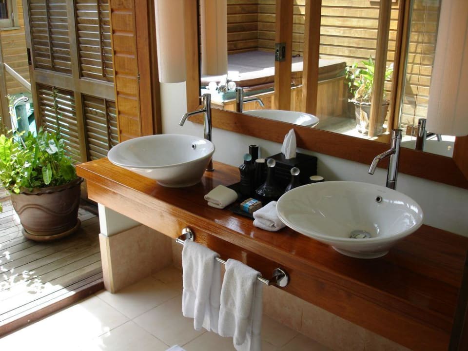 Teil des Bades Meeru Maldives Resort Island