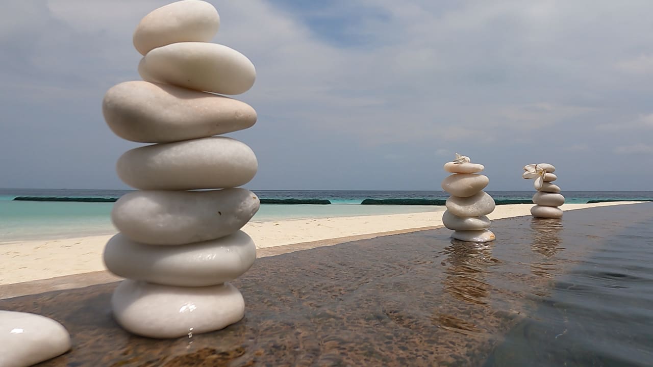 Pool Constance Moofushi Maldives