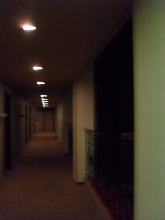 Коридор в гостинице Heliopark Kaiserhof