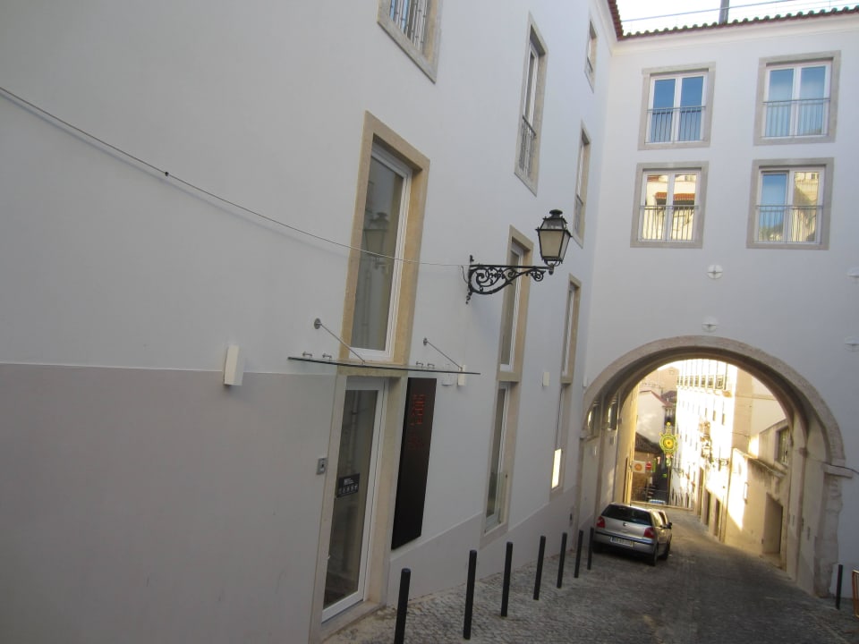 Seitliche Außenansicht Hotel Convento do Salvador