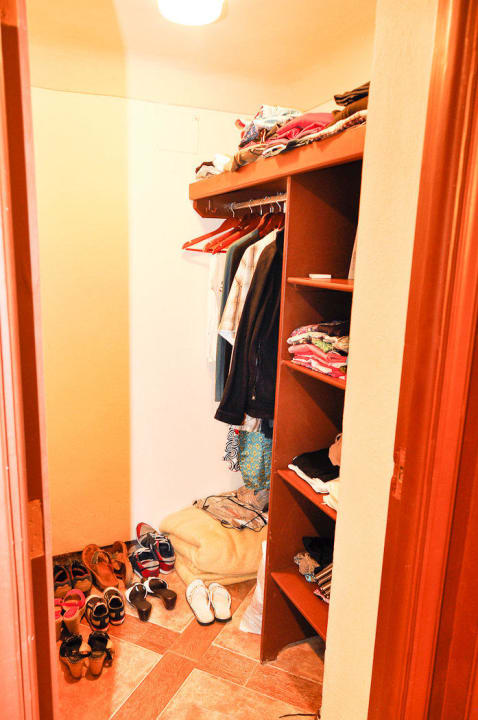 Kleiderschrank mit 7 Bügeln für 4 Personen etwas klein Pickalbatros Citadel Resort