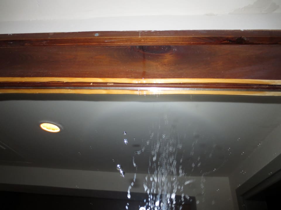 Wassereintritt durch Decke Grecotel LUXME Dama Dama