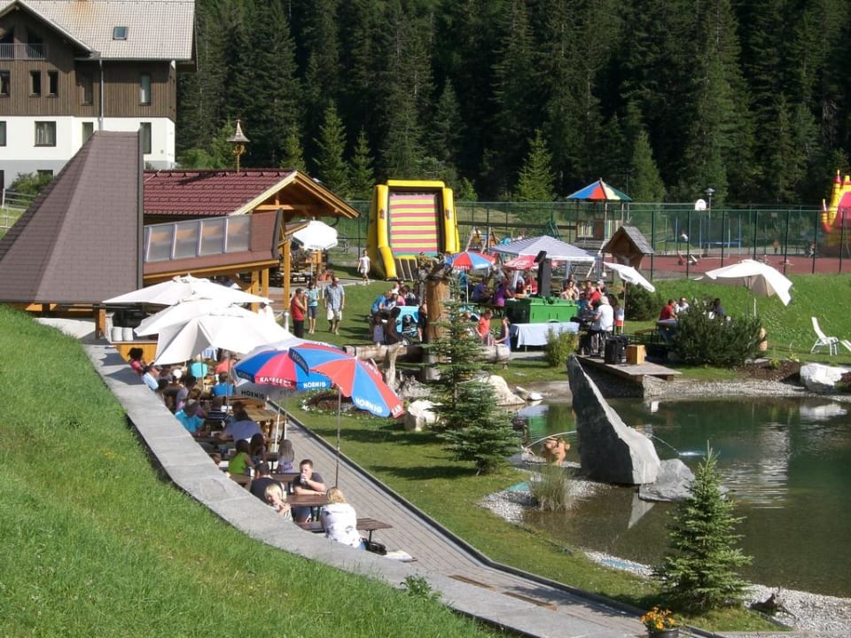 Grillabend mit Live-Musik am Schwimmteich Alm-Resort Frühauf