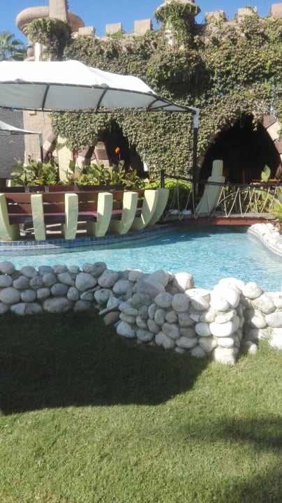 Pool Kamelya Aishen Club