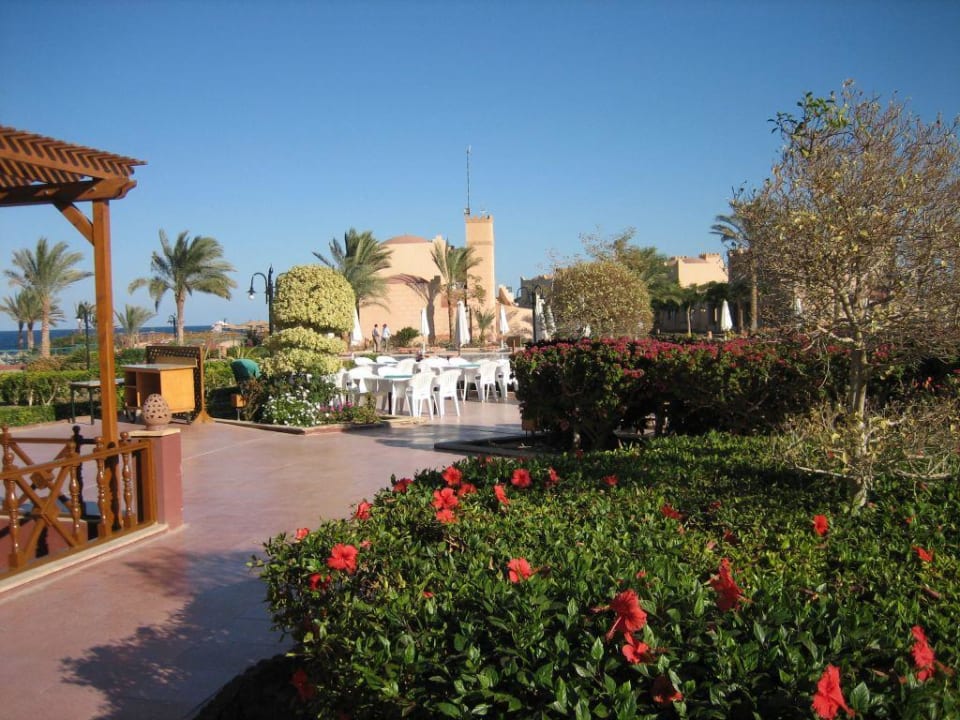 Weg vom Pool zum Strand Sentido Akassia Beach