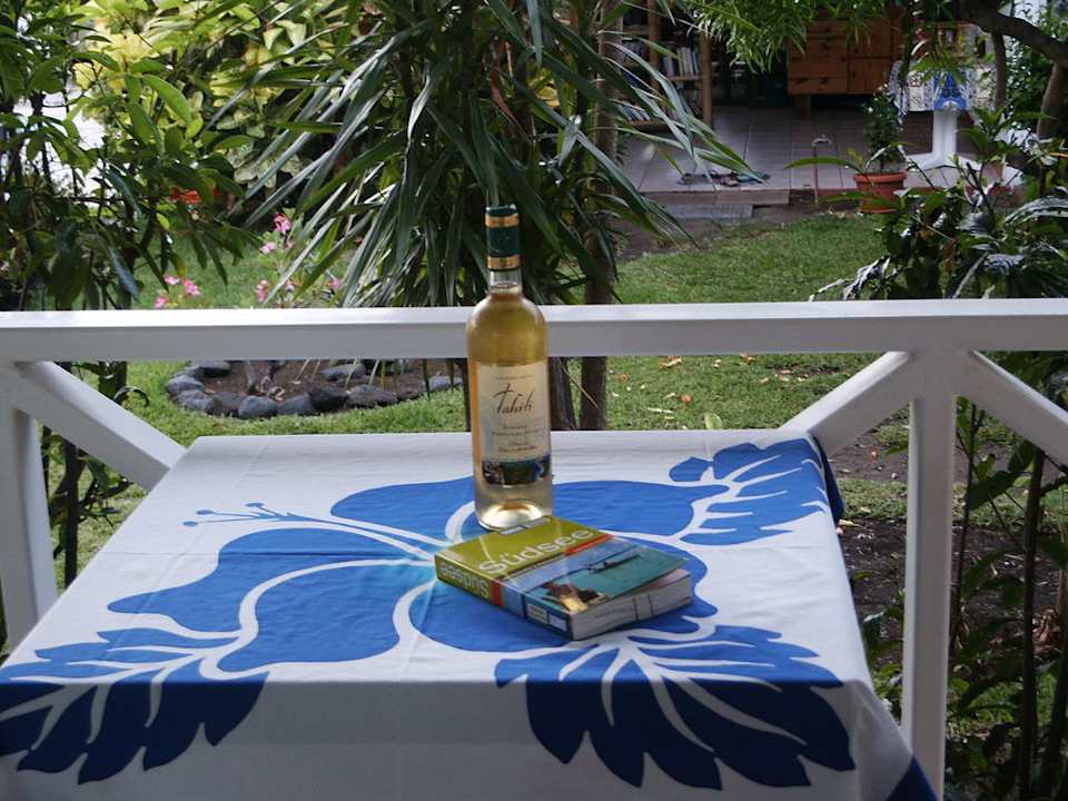 Guter Wein zu gutem Buch Pension de la Plage