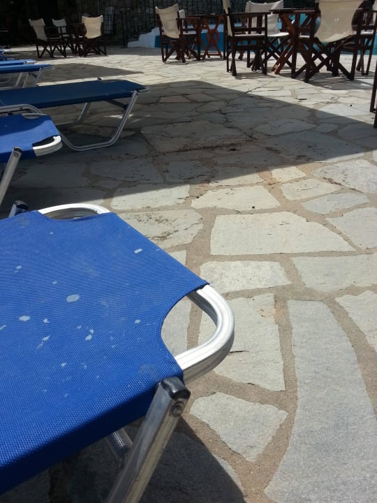 Vogelschiss und Bodenreinigung nicht schön... Hotel Geranion Village