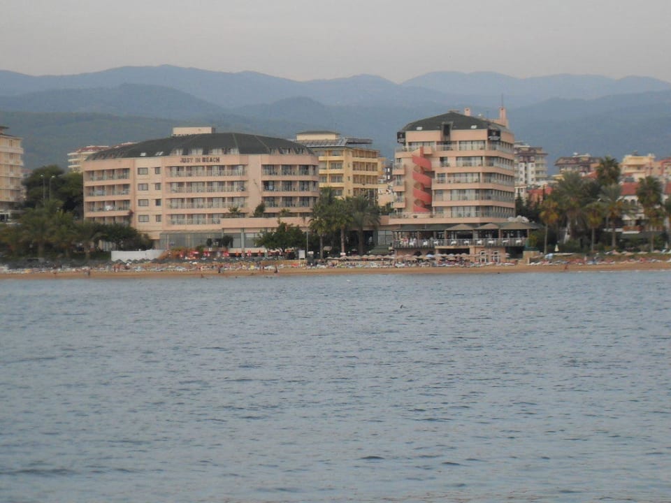 Hotel vom Schiff aus Aska Hotel Just in Beach