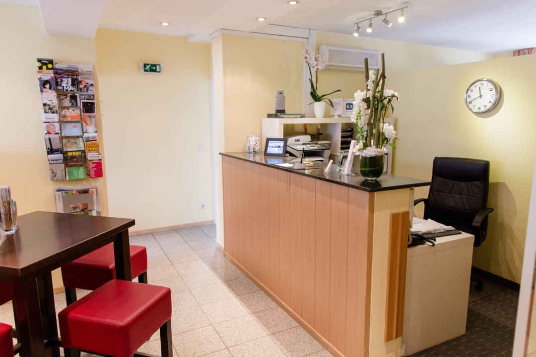 Rezeption Hotel Bonn City