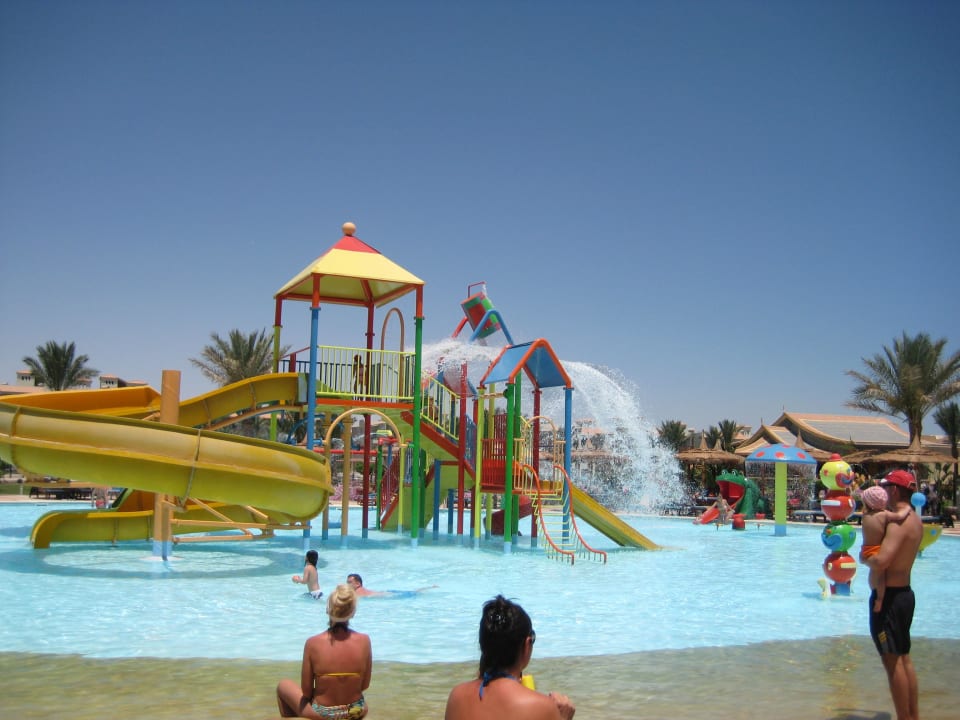 Bunter Kinderpool - mit Wippe im Wasser Pickalbatros Dana Beach Resort - Hurghada