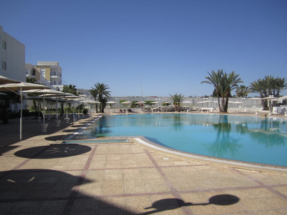 2. Pool, zu dem Zeitpunkt noch geschlossen Hotel El Mouradi Skanes Beach