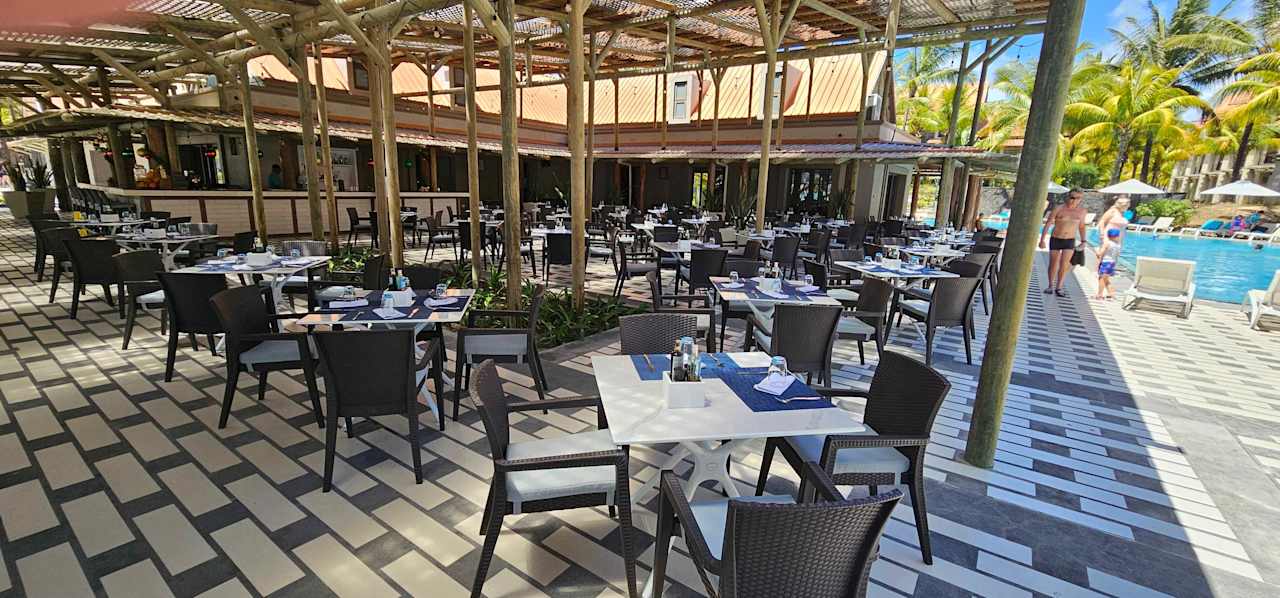 Gastro Crystals Beach Resort Belle Mare, a member of Radisson Individuals