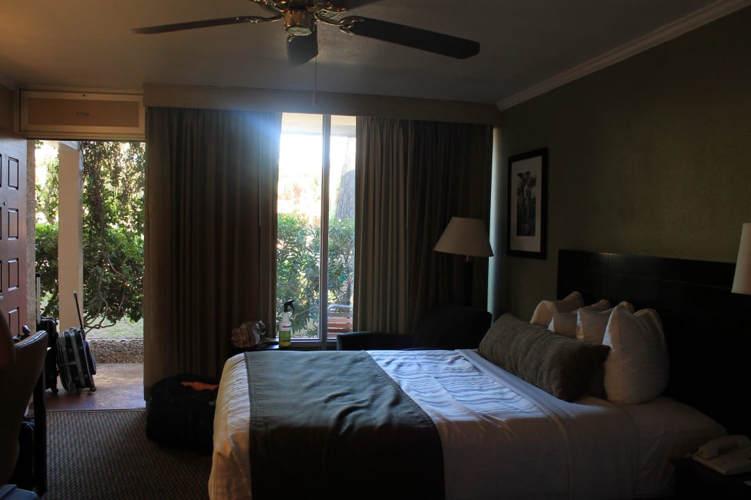 Zimmer - Blick zum Pool Magnuson Hotel Papago Inn