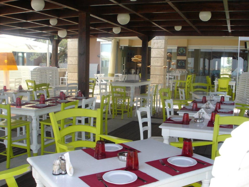 Fischbar des Hotels Mediterranean Village Hotel & Spa