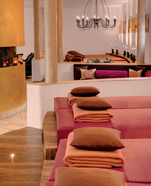 Wasserbetten mit Kopfhörermusikanlage im Poolhaus LIFESTYLE Resort Zum Kurfürsten