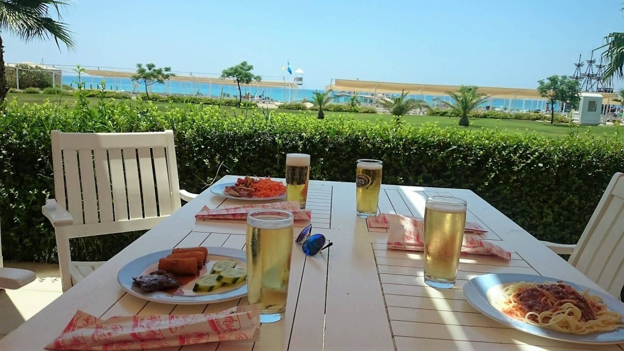 Die Beachbar und der Blick auf den Strand Sunis Elita Beach Resort & Spa