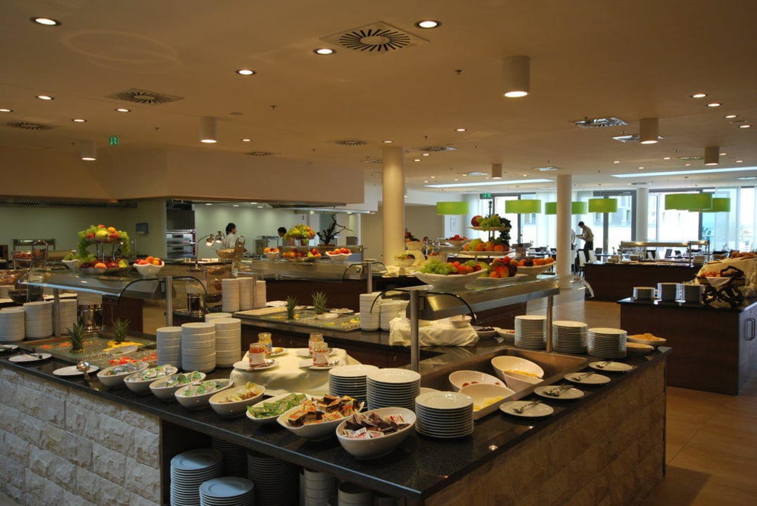 Umfangreiches Frühstücksbuffet Falkensteiner Family Hotel Diadora