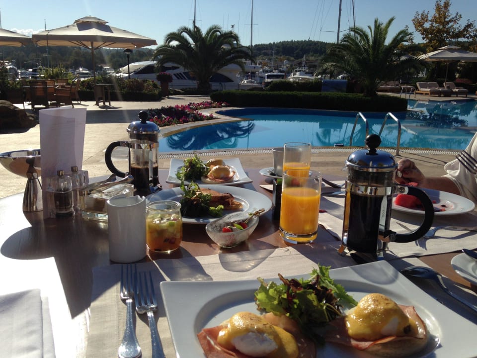 Frühstück immer in der Sonne  Sani Asterias