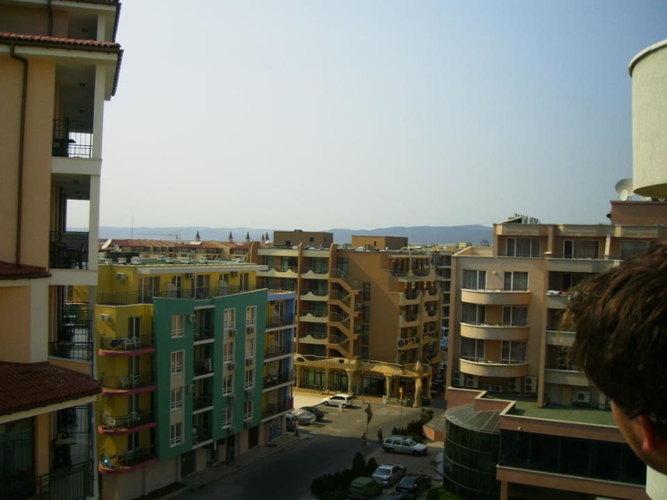 Aussicht 6.Stock zur Straße HI Hotels Imperial Resort