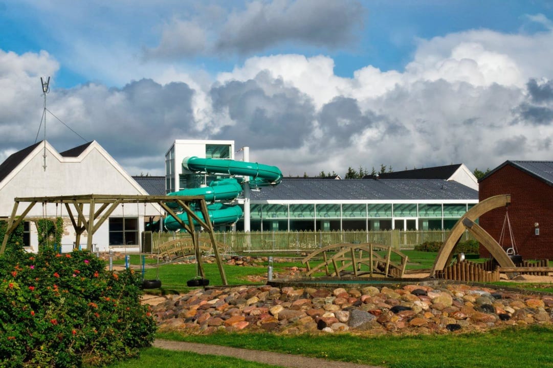Riesenrutsche und Aussenpool Landal Grønhøj Strand Resort
