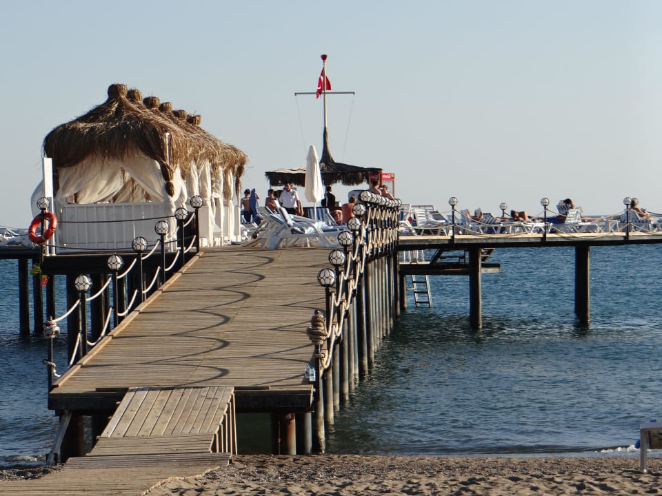 Strand huisjes om te genieten van zon en zee. Saturn Palace Resort Hotel