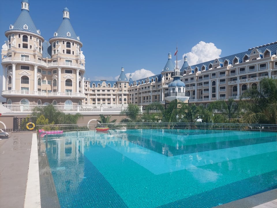 Pool Haydarpasha Palace