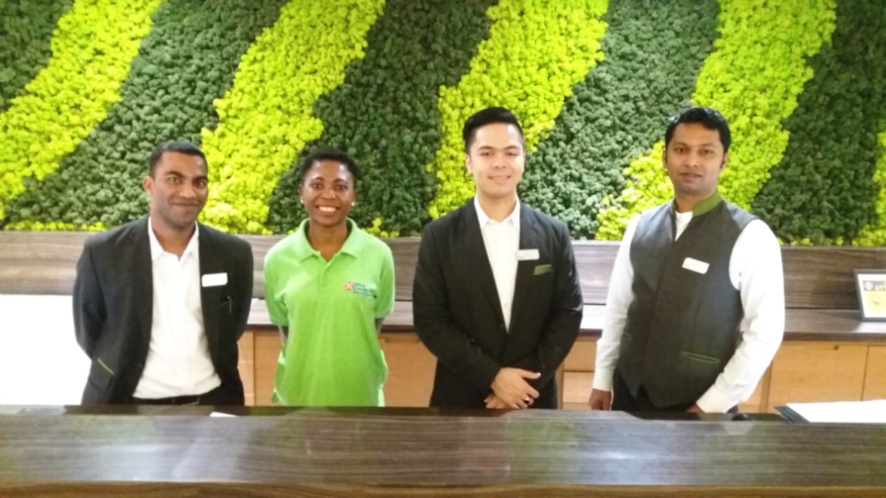 Rezeption vl. Asley,Augustina,Leon,Sajib Hilton Garden Inn Ras Al Khaimah