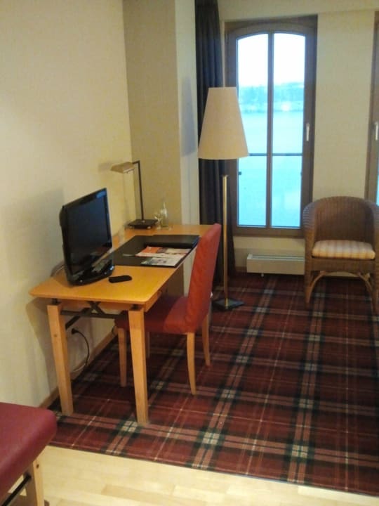 Schreibtisch und LCD Fernseher Hotel Speicher am Ziegelsee