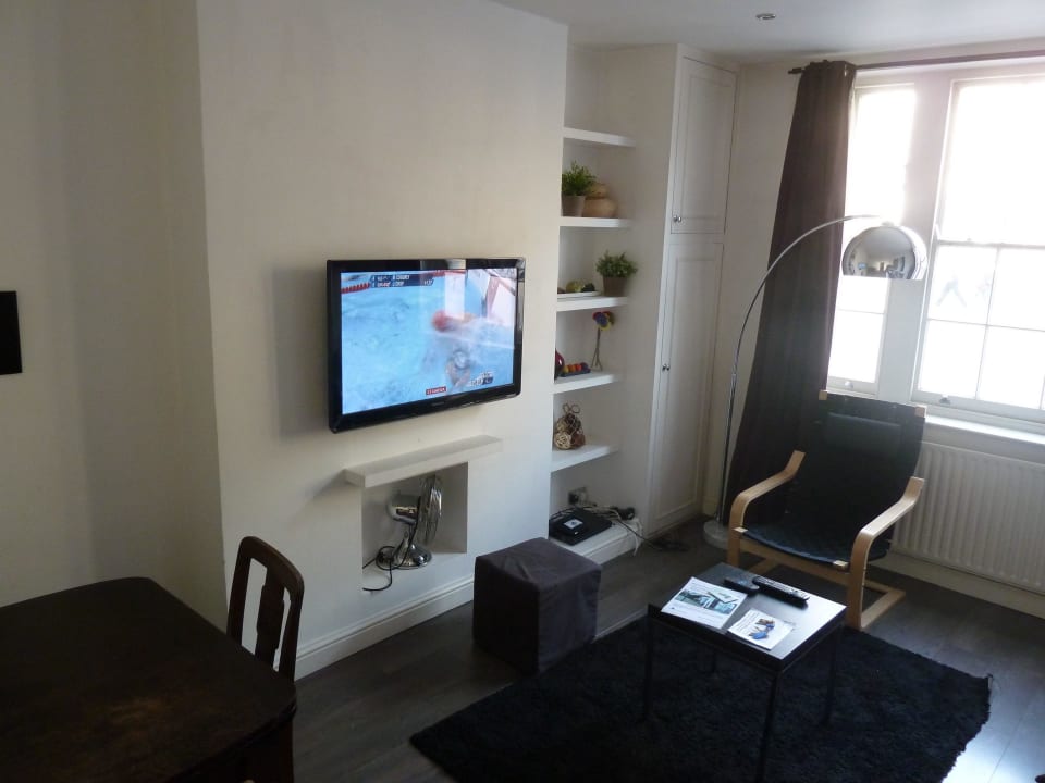 Wohnzimmer straßenseitig ApartmentsApart London Camden Road A6